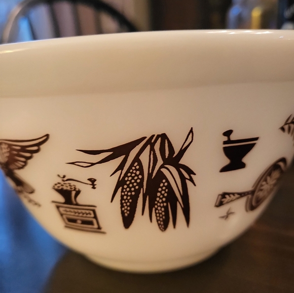 Vintage Pyrex Early American Eagle #401 1.5 Pt. Mixing‎ Bowl - Picture 2 of 3